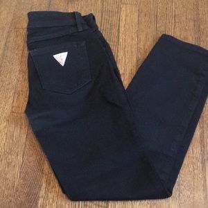 NWOT Low Rise Black Denim Crop Midi Guess Jeans